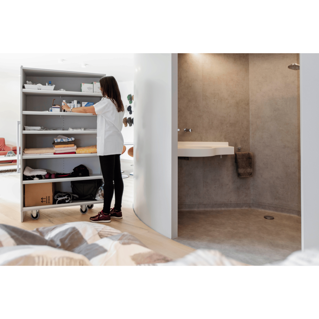 Logement adapte simplifiant les gestes du personnel soignant